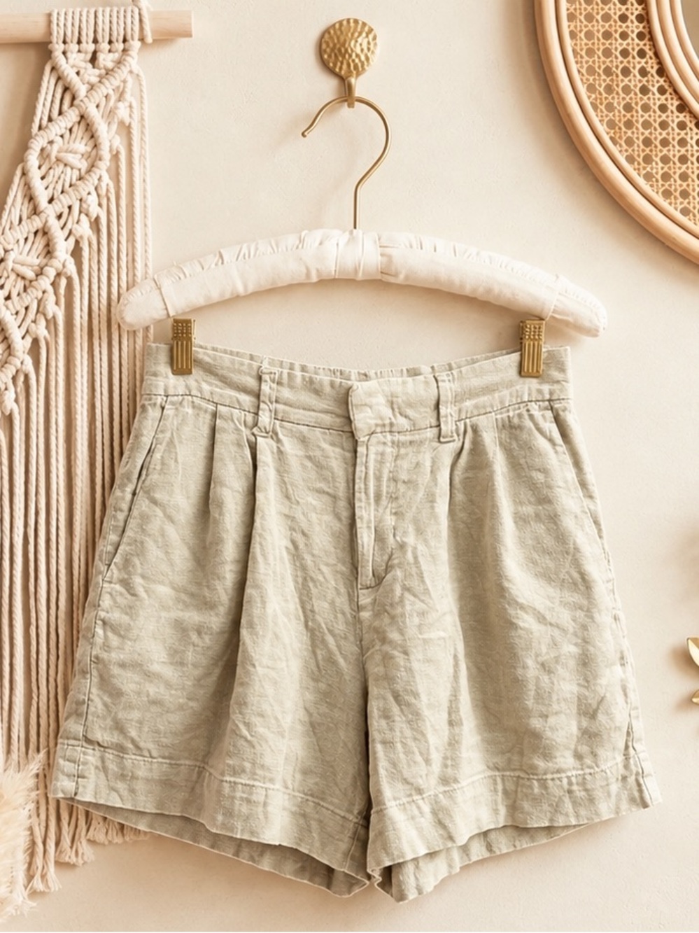 Express Women's Linen-Blend Beige Tan Shorts
